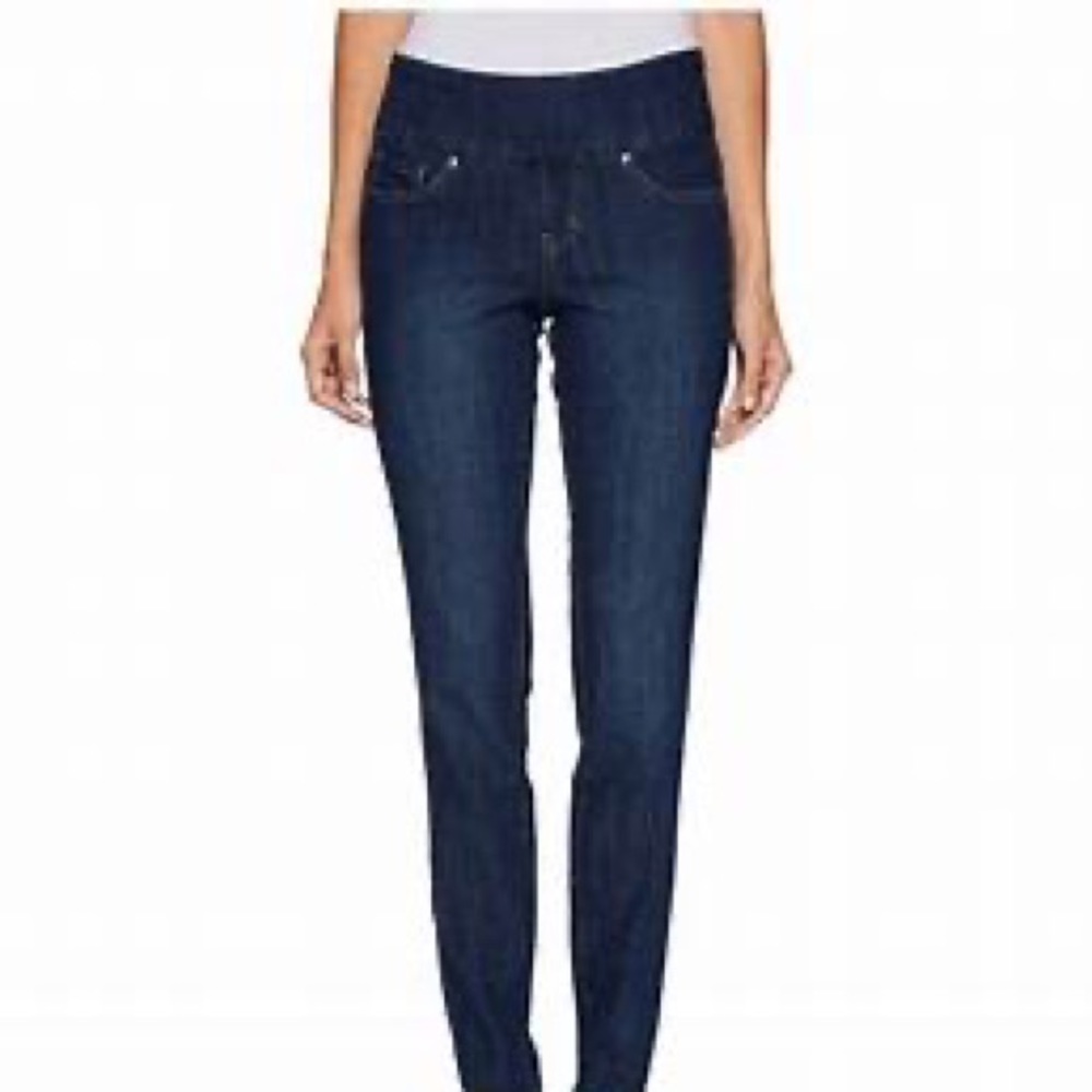 Jag fabulous Malia Slim pull-on waistband denim with a slim leg!